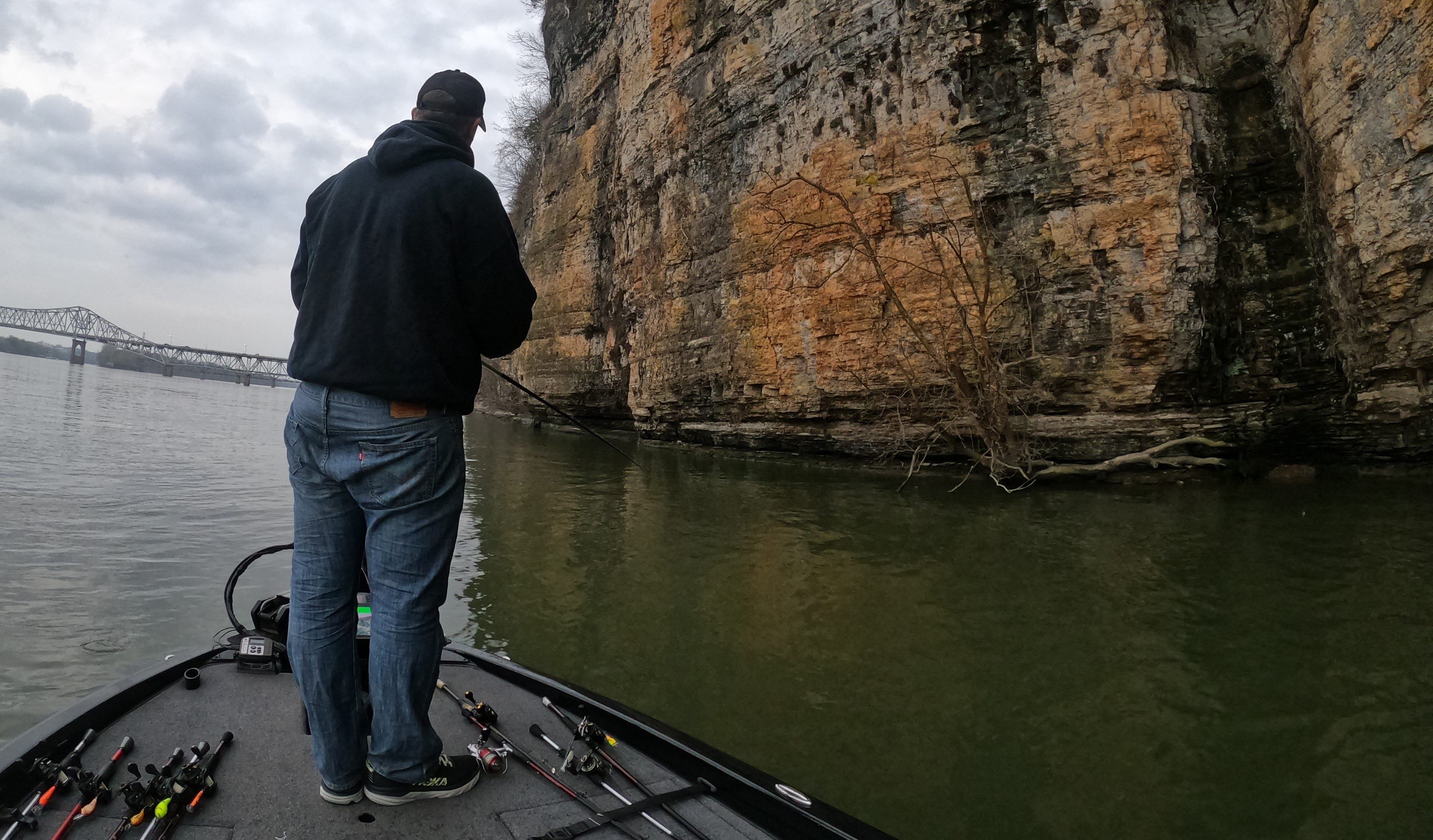 crankbait fishing a river bluff